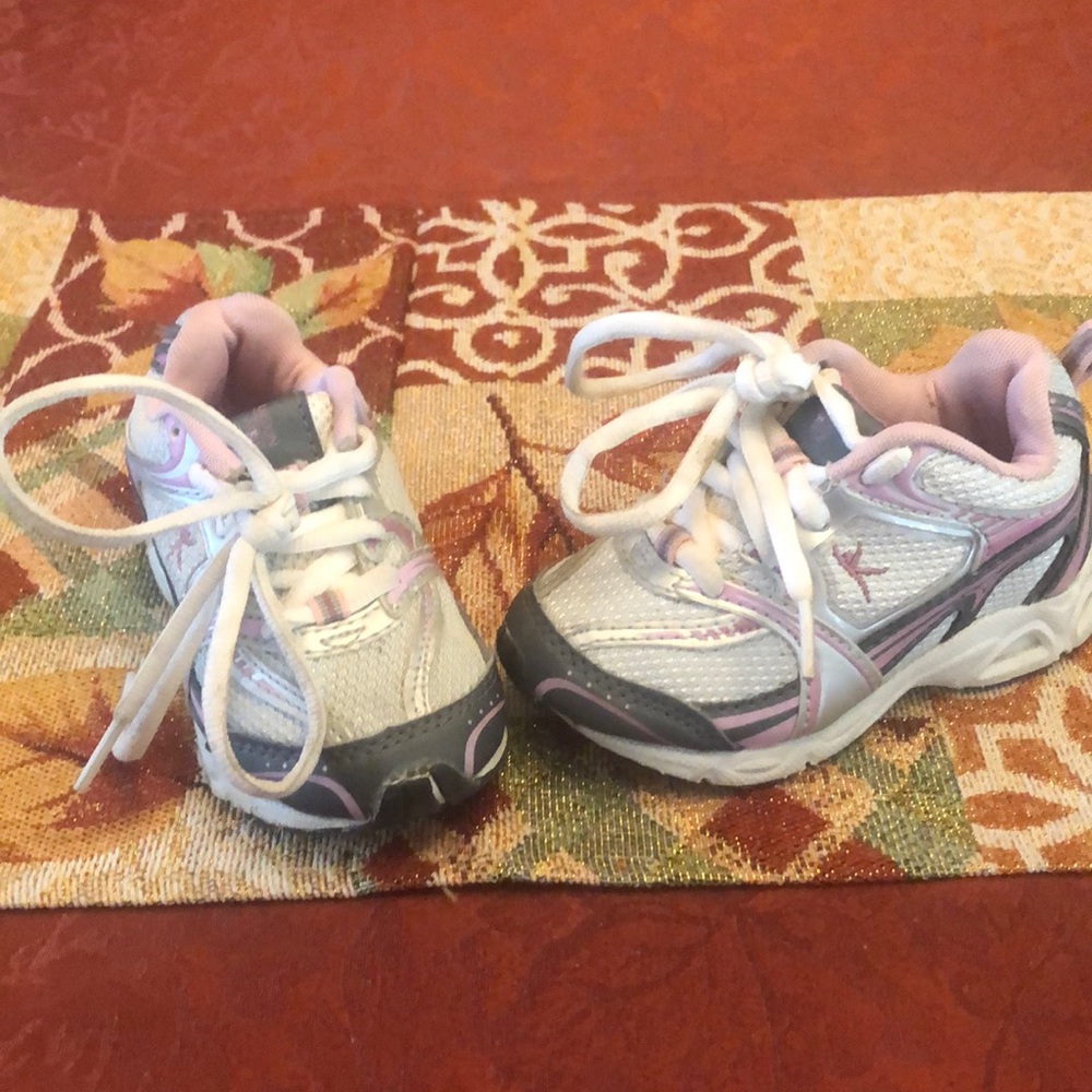 Girls sneakers